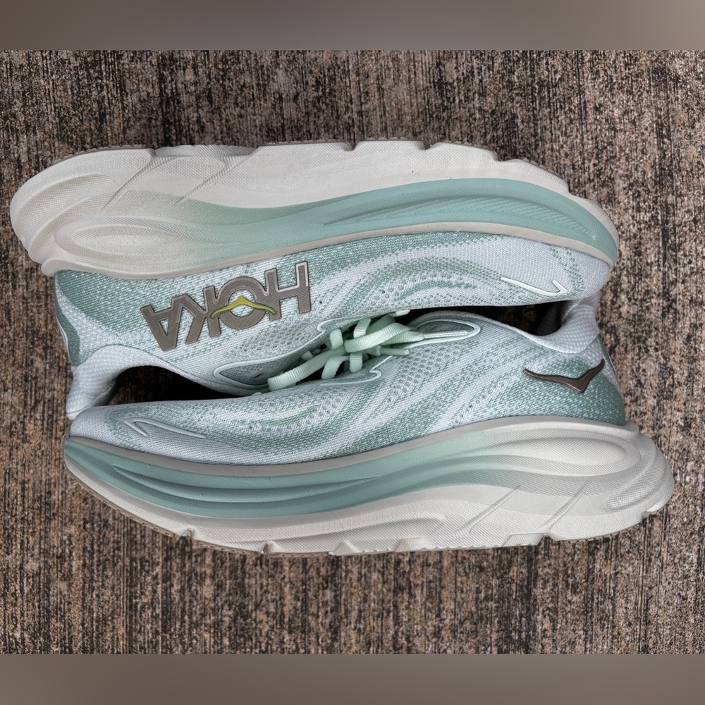 Hoka Clifton 10